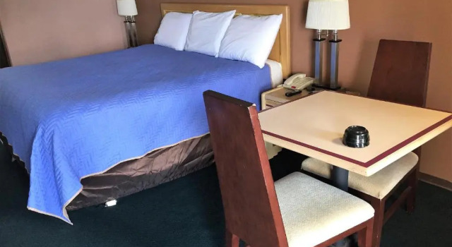Номер Standard OYO Hickory House Inn