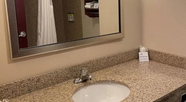 Люкс Holiday Inn Express & Suites Niagara Falls by IHG