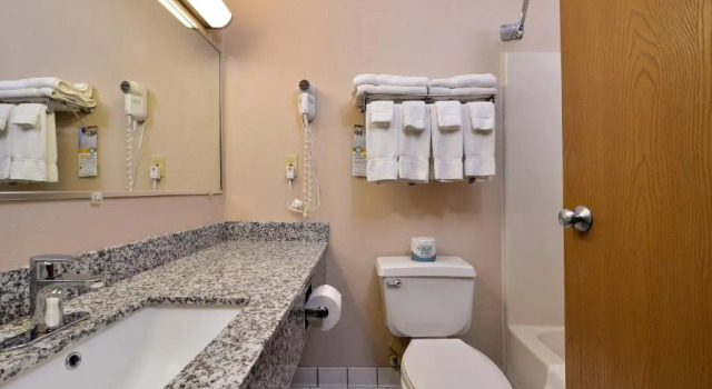 Номер Standard Quality Inn Coralville - Iowa River Landing