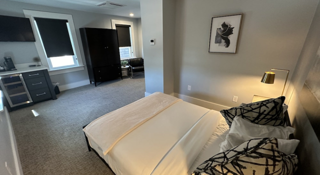 Spacious 1 Bed/1 Bath In Downtown Newport - Unit 5 1 Bedroom Home, Забронировать Дом для отпуска Виллы Ньюпорт, рядом с Железная дорога Old Colony and Newport Railway, Вилла