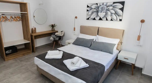 Deluxe Hotel