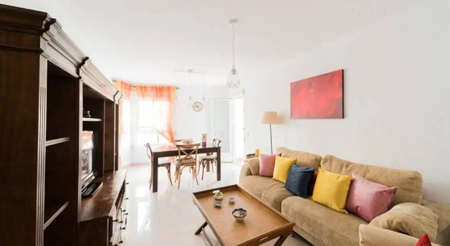 Amplio apartamento a 50m de la playa/Wide and cozy apartment 50m from the beach perfect for families