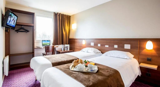 Трёхместный номер Standard Brit Hotel Rennes Le Castel