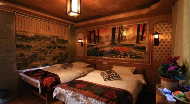 Lijiang Shiwai Taoyuan Inn, Prenota Hotel Hotel a Lijiang con parcheggio, Parcheggio