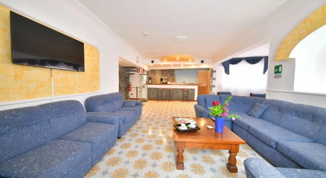 Hotel Antares, Забронировать Отель Отели в центре Лакко-Амено, в центре, Завтраки