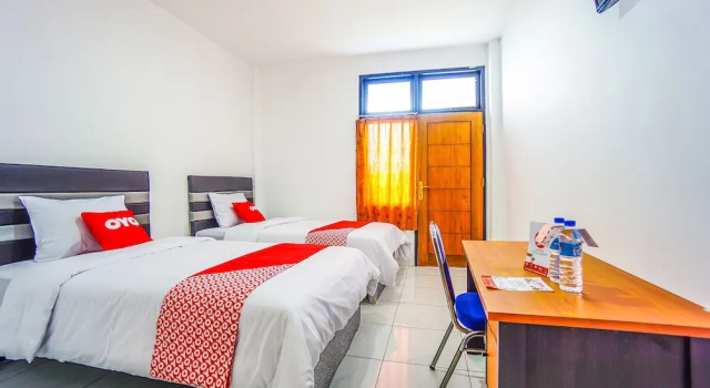 Edward Residence Malalayang by OYO Rooms