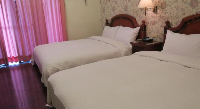 Четырёхместный номер Economy Champagne Hotel