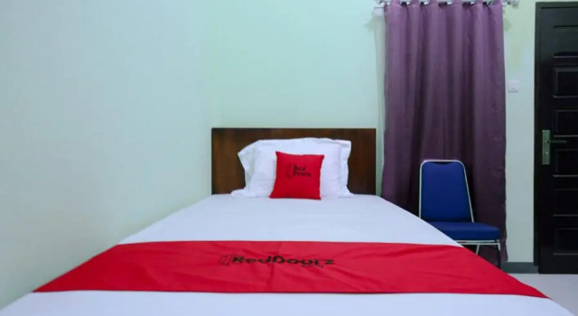 RedDoorz near Universitas Cokroaminoto Palopo, Prenota Hotel Palopo 