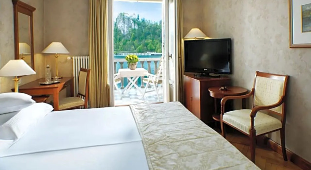 Номер Standard с балконом и с видом на озеро Grand Hotel Toplice - Small Luxury Hotels of the World