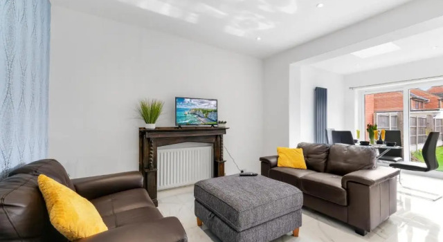 Коттедж Harrow Hse 3 Bedrooms 2 Bathrooms Off Road Parking