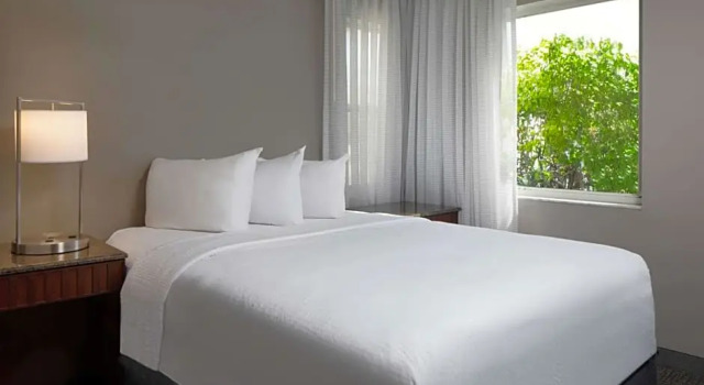 Люкс с 2 комнатами Courtyard by Marriott Boynton Beach