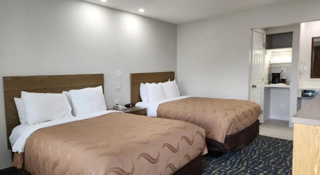 Четырёхместный номер Standard Quality Inn Pismo Beach
