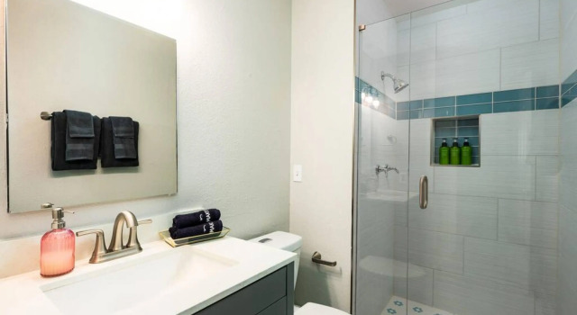 4 BR Modern Home With Pool Table and Fire Pit, Rezervați Hotel Arvada Colorado