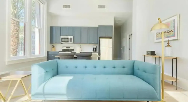 Sleeps 16 4 Units, Steps to the French Quarter The Harlequin by Avantstay, Забронировать Дом для отпуска Коттеджи Нового Орлеана, рядом с Harouni Gallery, Коттедж