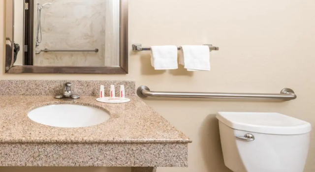 Четырёхместный номер Standard Ramada by Wyndham College Station