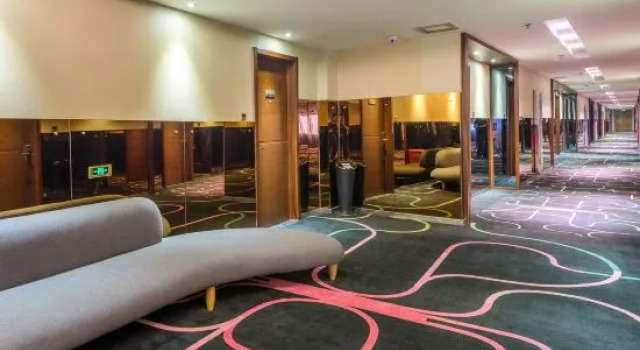 Manfei Boyue Garden Hotel (Five Star Street Poly Plaza), Prenota Hotel Liuzhou Guangxi