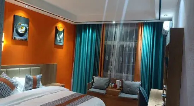 Ninglang Fenghuaxueyue Homestay, Prenota Hotel Hotel a Lijiang con parcheggio, Parcheggio
