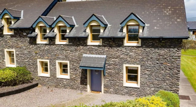 Courtyard Cottages, Book Hotel Hotels in Tralee with Parking, Parking