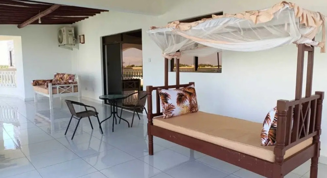 Семейные апартаменты с 4 комнатами с видом на бассейн Villa Becky - Diani Beach