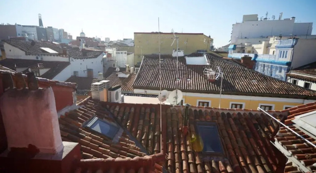 Ático duplex con terraza en puro centro, 2 a 8 pax, Забронировать Отель центр города Мадрид, рядом с Дом-музей Лопе де Вега