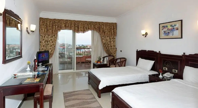 Трёхместный номер Comfort с балконом Three Corners Happy Life Beach Resort