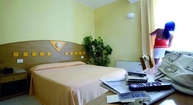 Zefiro Residence, Varaa Hotelli Siderno Calabria