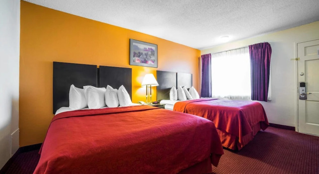 Четырёхместный номер Standard с видом на внутренний двор Rodeway Inn Kingman Route 66