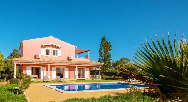 Вилла Villa Sunrise - com piscina privada e BBQ em Carvoeiro