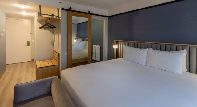 Delta Hotels by Marriott New York Times Square, Забронировать Отель Отели Нью-Йорка 4 звезды, рядом с Театр Гершвин, 4*