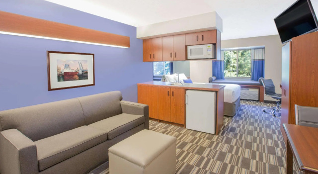 Двухместный люкс Microtel Inn and Suites Manistee