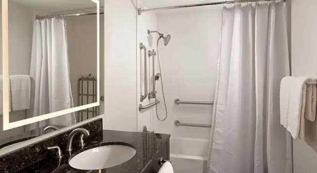 Двухместный номер Accessible Standard c 1 комнатой Embassy Suites by Hilton Raleigh Crabtree