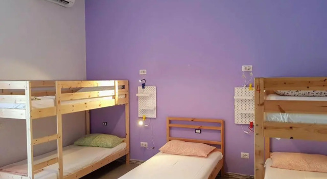 Кровать в общем номере (женский номер) с балконом Hostel Mancini Naples