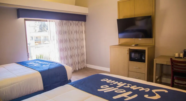 Четырёхместный номер Standard с балконом Days Inn by Wyndham Redwood City