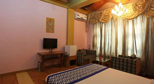 OYO 6409 Hotel Silver Star, Забронировать Отель Сринагар Jammu & Kashmir Ski