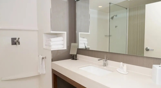 Четырёхместный номер Standard Courtyard by Marriott Morgantown