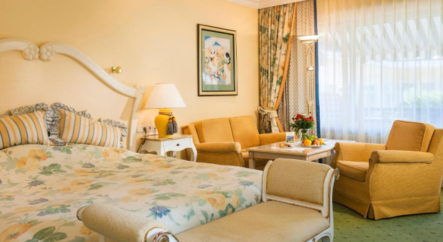 Двухместный номер Comfort с балконом Relais & Châteaux Hotel Schwarzmatt