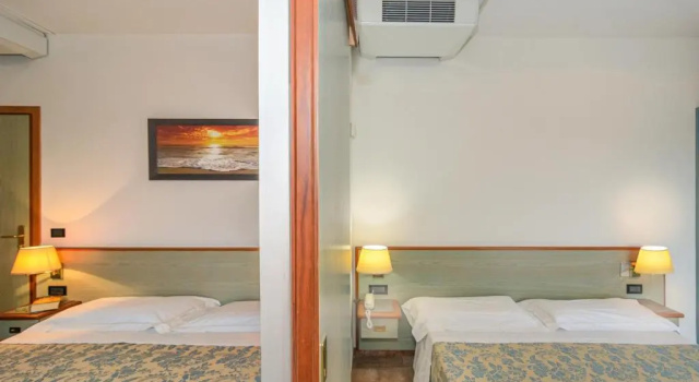 Четырёхместный номер Standard Hotel Paris