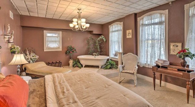 Апартаменты Pet-friendly Apt: 2 Blocks to Riverside Park!