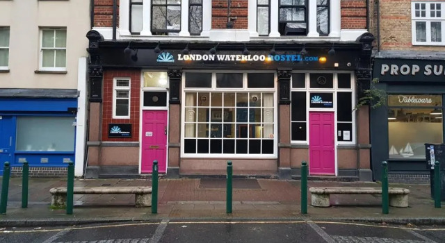 Кровать в общем номере Onefam Waterloo 18-36 years old