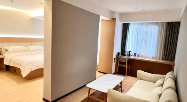 Люкс Business Huaiyuan West Bay Hotel