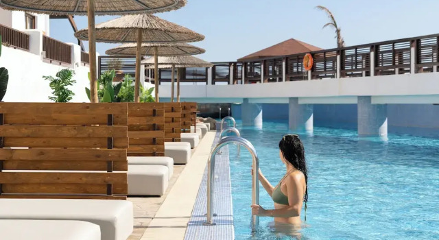 Семейный люкс с видом на бассейн Costa Lindia Beach Resort