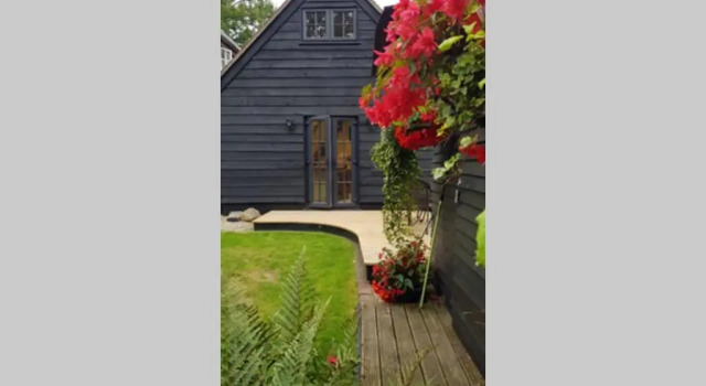 Коттедж Riverside Lodge Pied a Terre