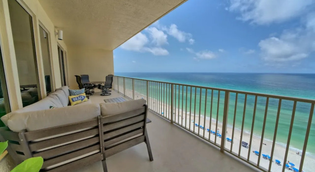 Номер Standard Pleasant Oceanfront Condo with Large Balcony and Beach Access - Unit 1605 by RedAwning