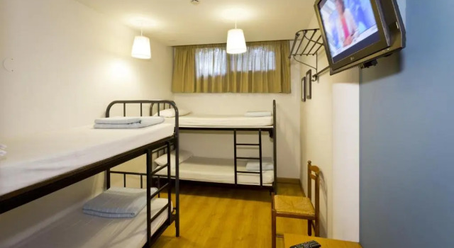 Кровать в общем номере Albergue Jakue