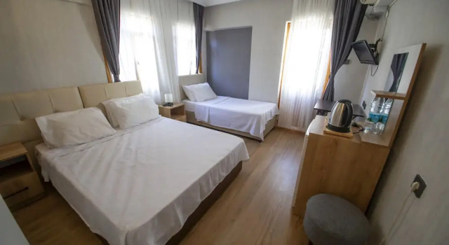 Трёхместный номер Standard с балконом и с видом на город Mekan Otel Villa