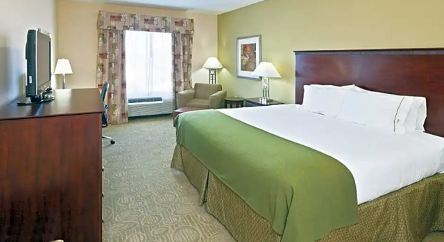 Люкс Holiday Inn Express Hotel & Suites Brownfield by IHG