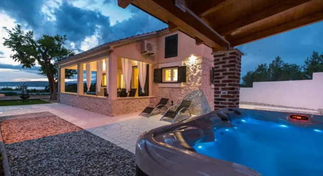 Holiday home Figurica, Varaa Hotelli Novigrad Kroatia