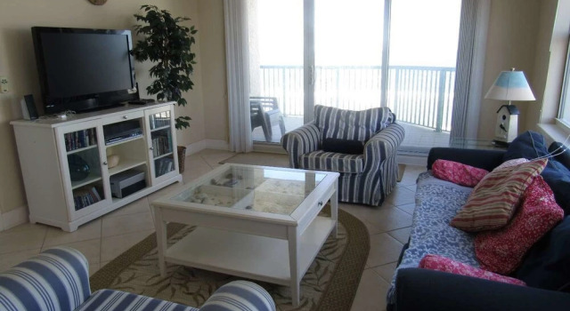 408  Twin Towers - 3 BR 3 BA - Oceanfront Condo, Забронировать Отель Дейтона-Бич Daytona Beach Area, рядом с Церковь для автомобилей в Дейтона-Биче