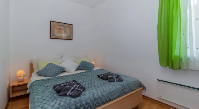 Stunning Apartment in Selce With Wifi and 1 Bedrooms, Забронировать Апартаменты/квартира Отели Приморско-Горанской жупания с парковкой, Парковка
