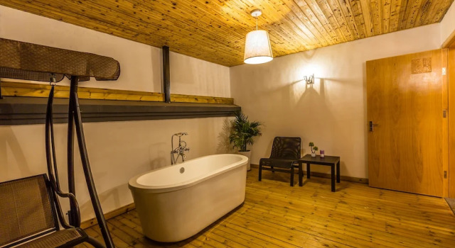 Двухместный номер Deluxe с видом на горы Moon Flower Hotel